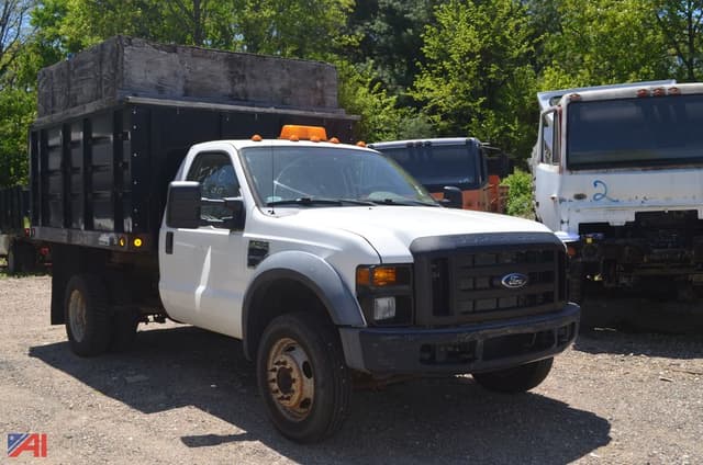 Image of Ford F-450 equipment image 3