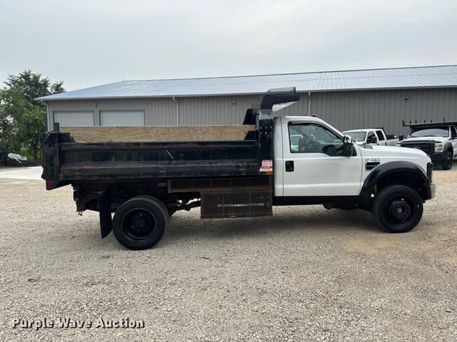 Image of Ford F-450 equipment image 4