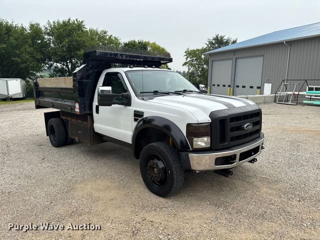 Image of Ford F-450 equipment image 3