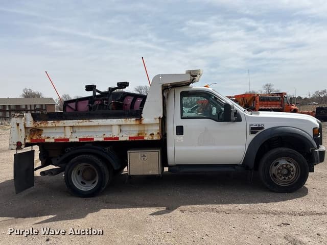 Image of Ford F-450 equipment image 3