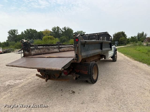 Image of Ford F-450 equipment image 4