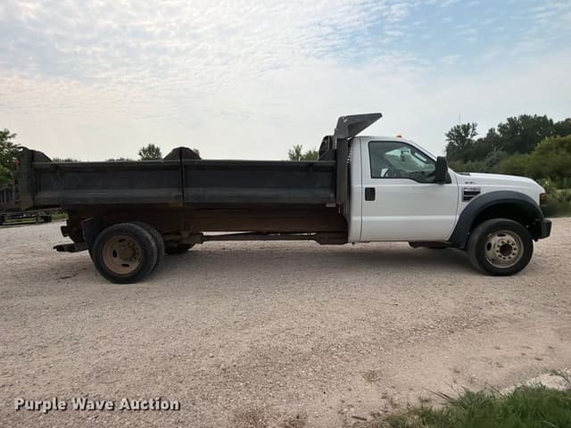 Image of Ford F-450 equipment image 3