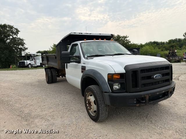 Image of Ford F-450 equipment image 2