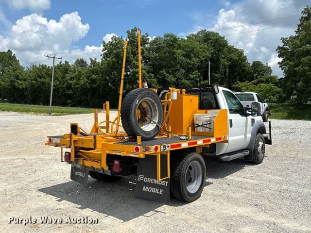 Image of Ford F-450 equipment image 4