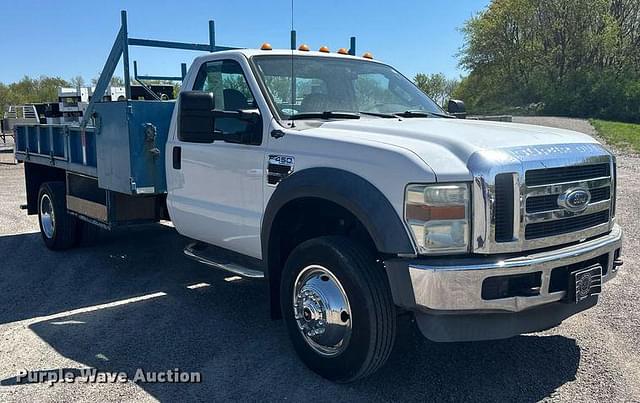 Image of Ford F-450 equipment image 2