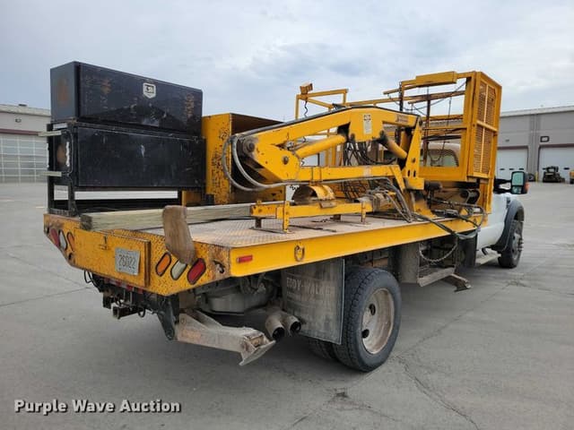 Image of Ford F-450 equipment image 4