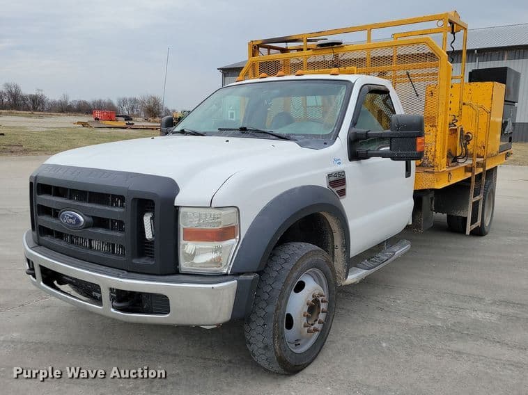 Image of Ford F-450 Primary image
