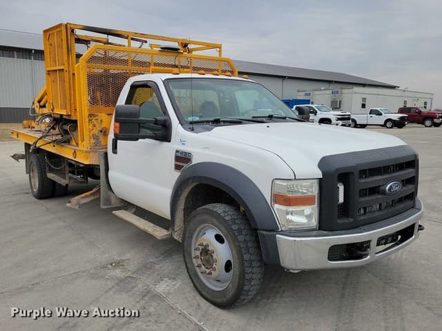 Image of Ford F-450 equipment image 2