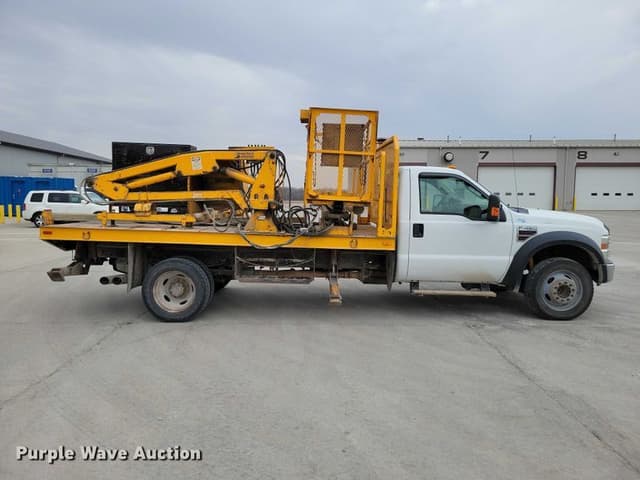 Image of Ford F-450 equipment image 3