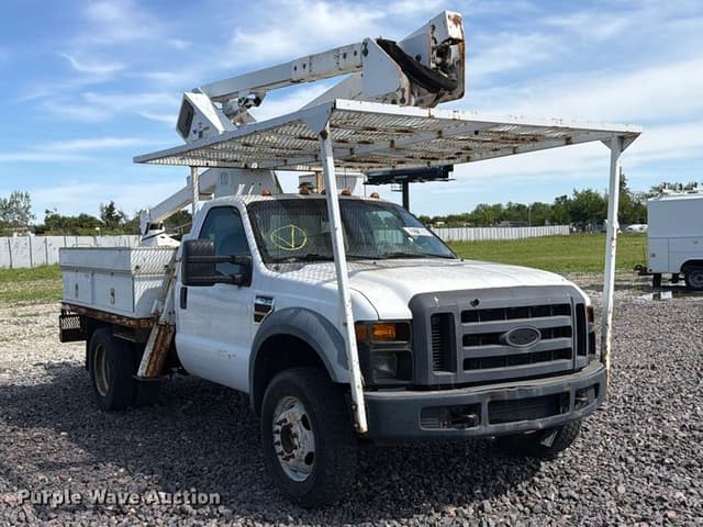 Image of Ford F-450 equipment image 2