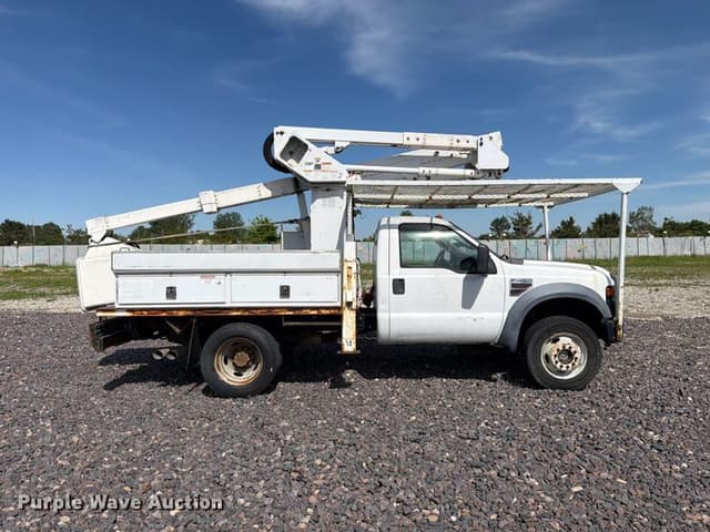 Image of Ford F-450 equipment image 3