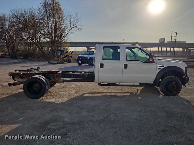 Image of Ford F-450 equipment image 3