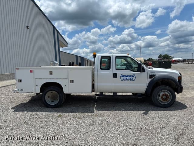 Image of Ford F-450 equipment image 3