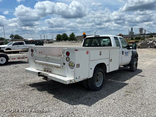 Image of Ford F-450 equipment image 4