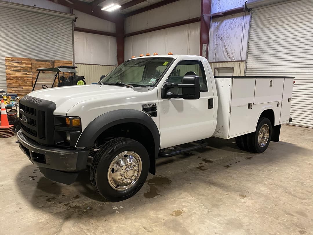 Image of Ford F-450 Primary image