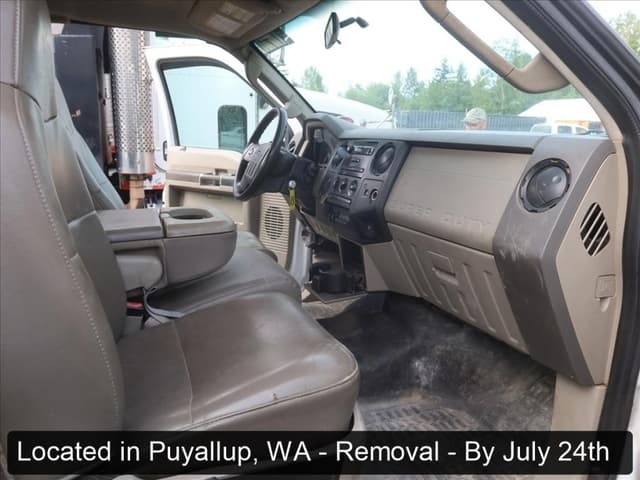 Image of Ford F-450 equipment image 4