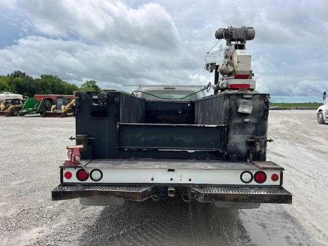 Image of Ford F-550 equipment image 4