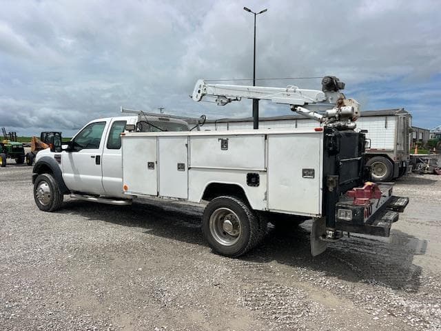 Image of Ford F-550 equipment image 3