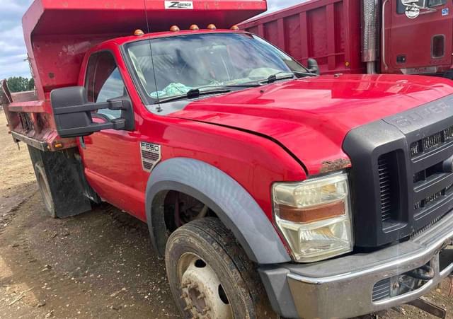 Image of Ford F-550 equipment image 2