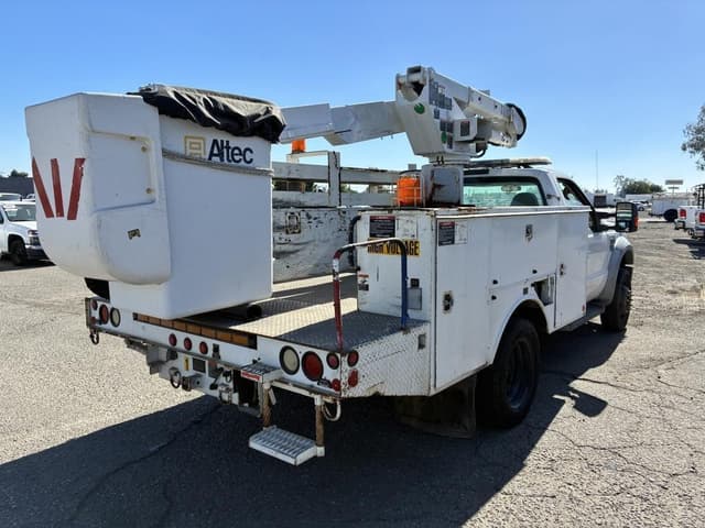 Image of Ford F-550 equipment image 2