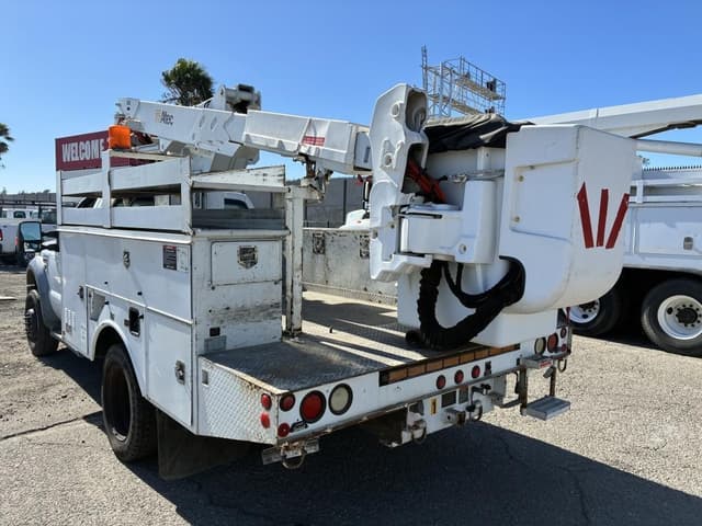 Image of Ford F-550 equipment image 3