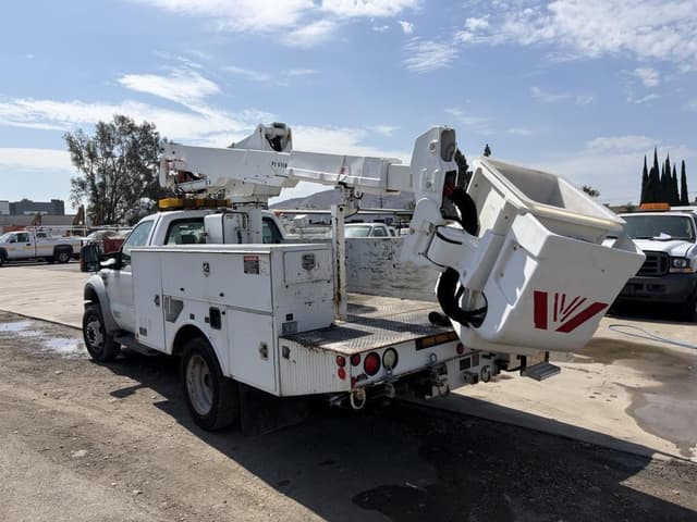 Image of Ford F-550 equipment image 3