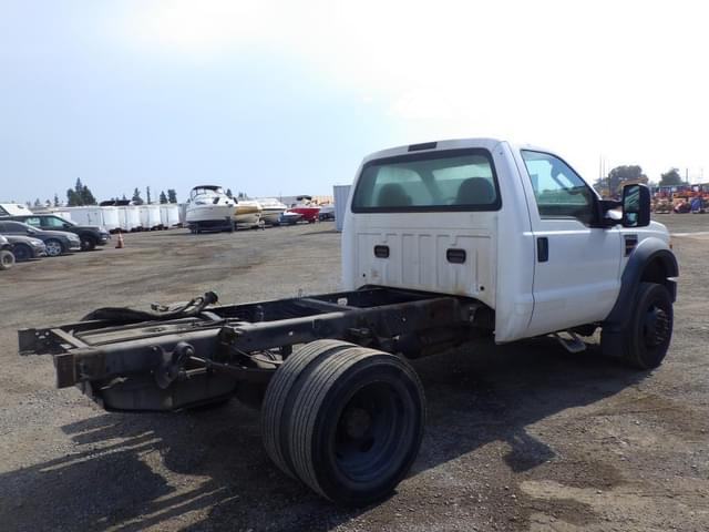 Image of Ford F-550 equipment image 2