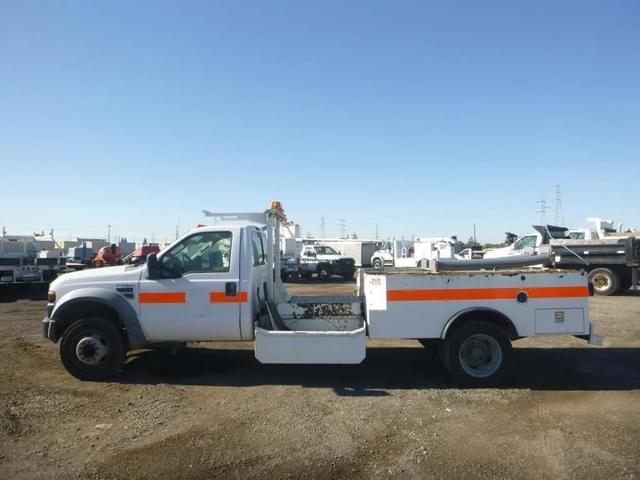Image of Ford F-550 equipment image 4