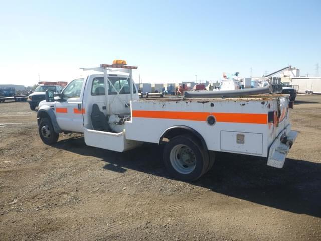 Image of Ford F-550 equipment image 3