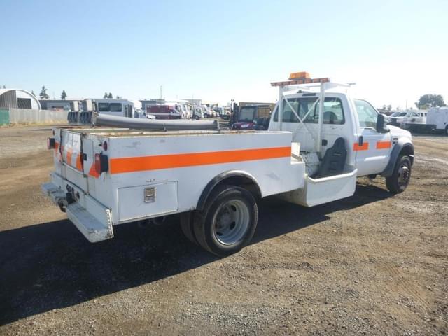 Image of Ford F-550 equipment image 2