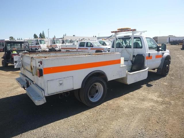 Image of Ford F-550 equipment image 2