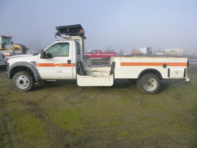 Image of Ford F-550 equipment image 4