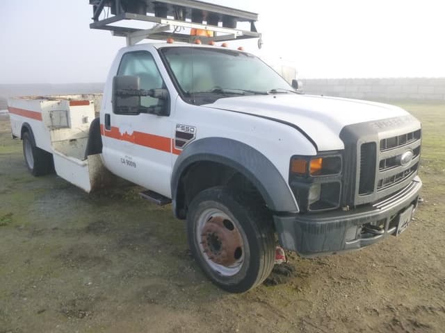 Image of Ford F-550 equipment image 1