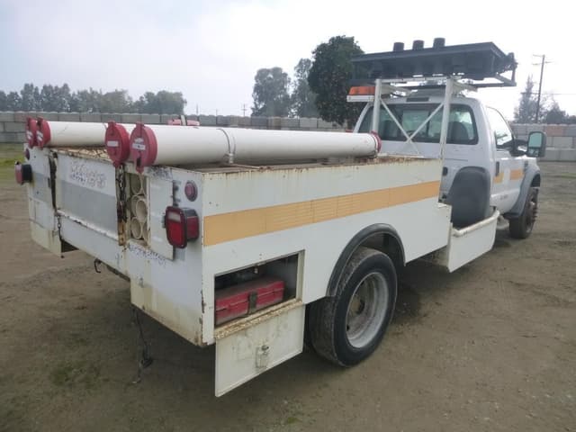 Image of Ford F-550 equipment image 2