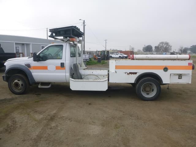 Image of Ford F-550 equipment image 4