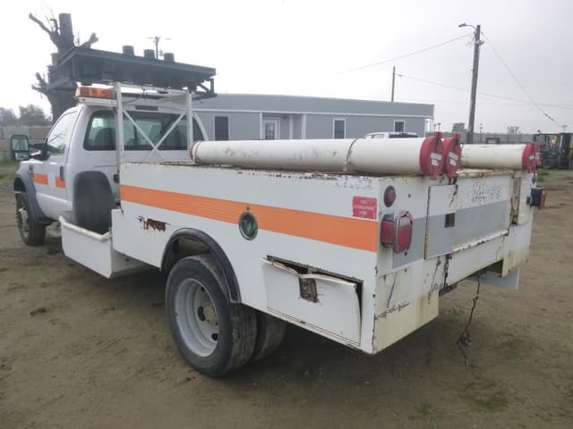 Image of Ford F-550 equipment image 3