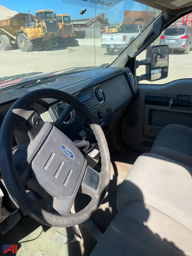 Image of Ford F-550 equipment image 4