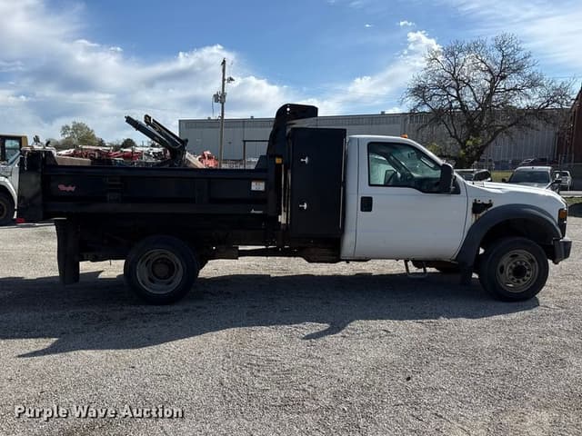 Image of Ford F-550 equipment image 3