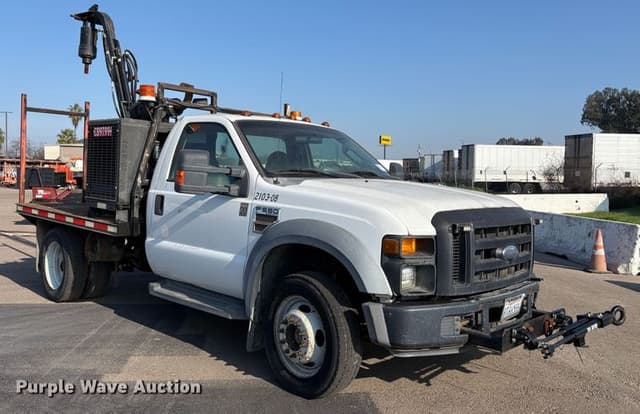 Image of Ford F-550 equipment image 2
