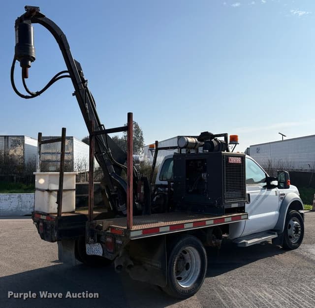 Image of Ford F-550 equipment image 4