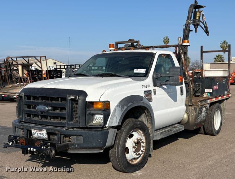 Image of Ford F-550 Primary image