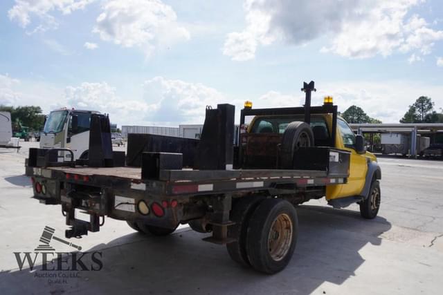 Image of Ford F-550 equipment image 2