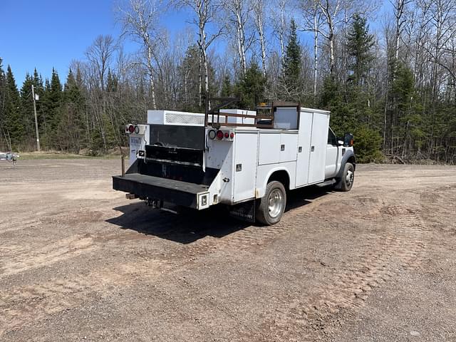Image of Ford F-550 equipment image 2