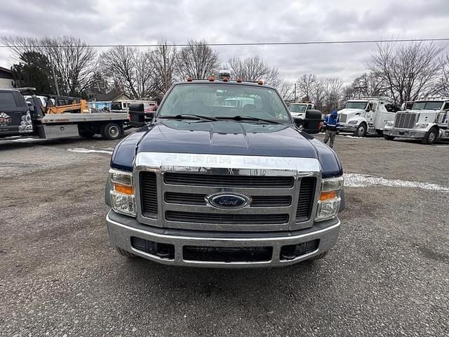 Image of Ford F-550 equipment image 3