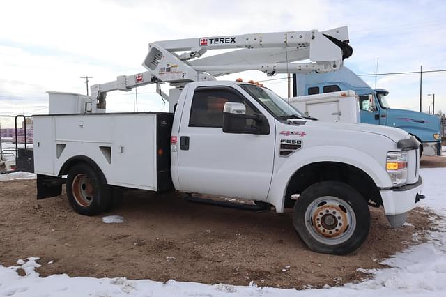 Image of Ford F-550 equipment image 3