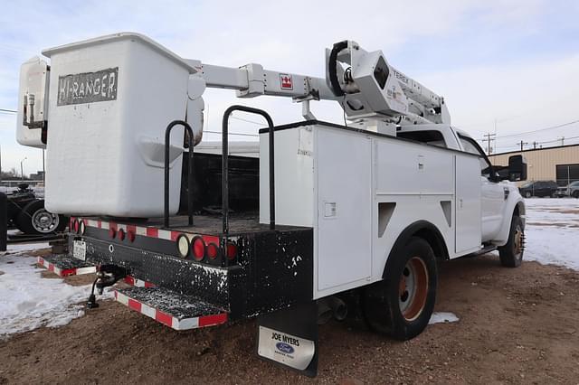 Image of Ford F-550 equipment image 1