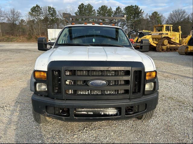 Image of Ford F-550 equipment image 1