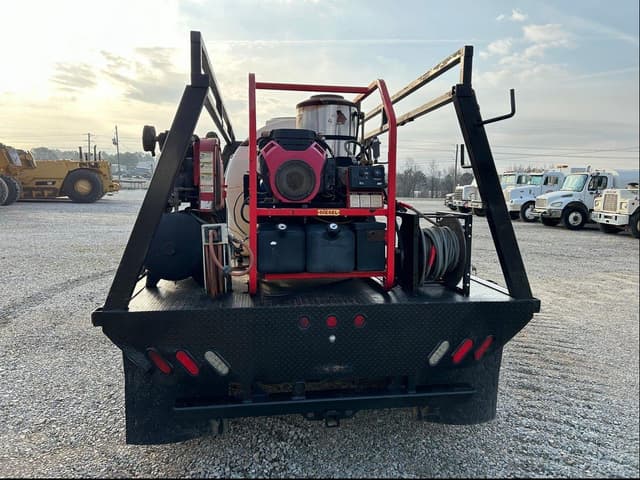 Image of Ford F-550 equipment image 4