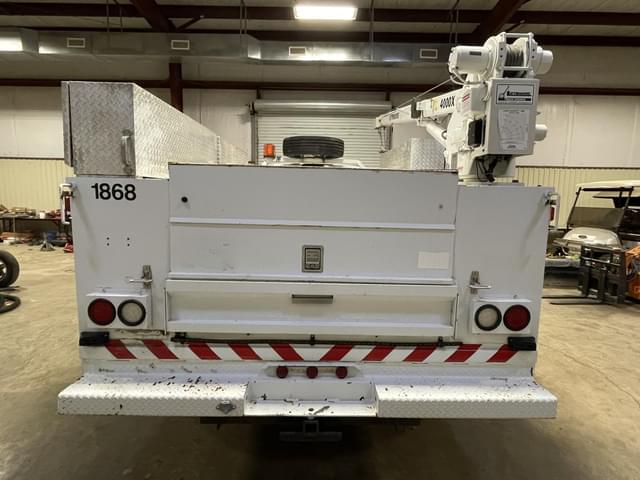 Image of Ford F-550 equipment image 4