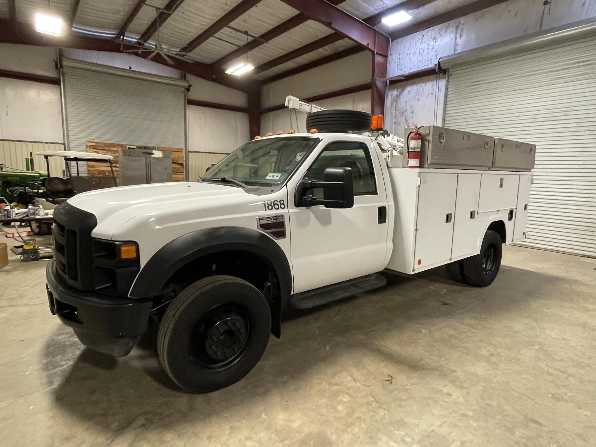 2008 Ford F-550 Equipment Image0